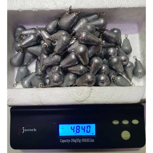 Rivernsea 118 piece set of 1.5oz lead bomb fishing sinkers with swivels, displayed on a digital scale.